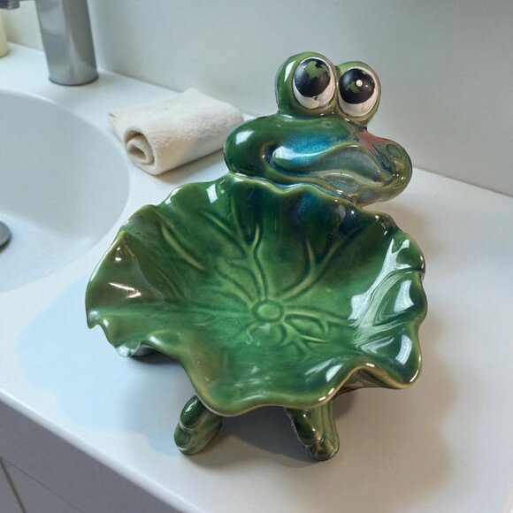 Apropos Ceramic Frog Soap Dish Retro Green Lily Pad Bathroom Decor - Picture 1 of 10